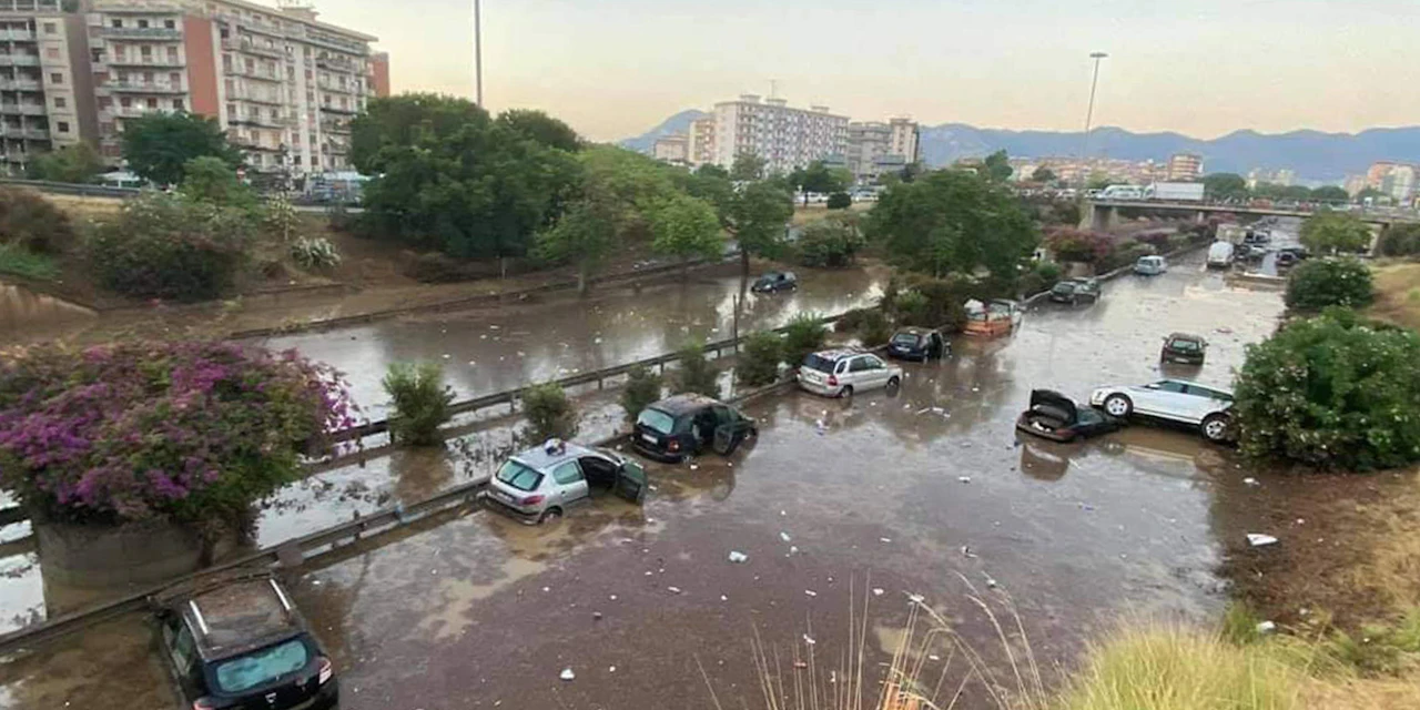 Palermo steht nach heftigem Unwetter unter Wasser heute.at 100092315